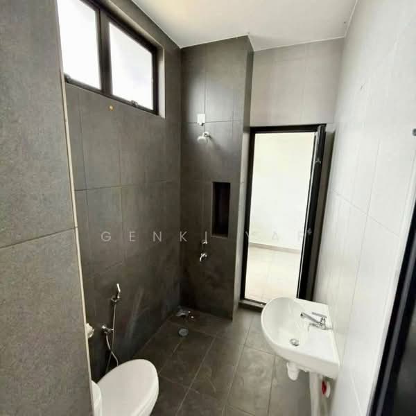 Rumah Teres 2 Tingkat untuk Dijual di Taman Mount Austin (Tebrau) - Genki Yap - Bathroom - PropertyGuru.com.my