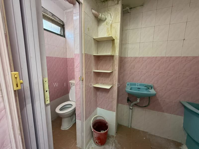Rumah Flat untuk Disewa di Taman Free School - Wilson Goh - Bathroom - PropertyGuru.com.my