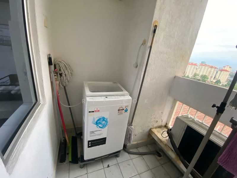 Kondominium untuk Disewa di Perdana View - Rex Lok - Balcony - PropertyGuru.com.my