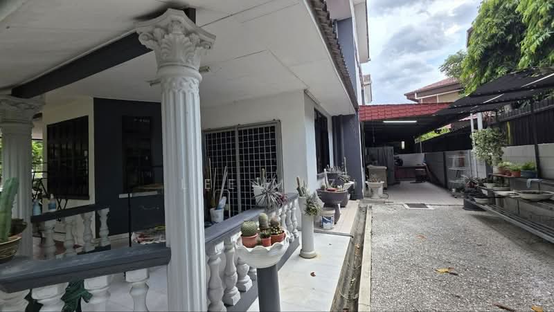 Semi-Detached House for Sale in Taman Golf (Ipoh) - Lee Muzi - Exterior - PropertyGuru.com.my