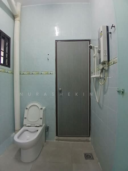 Rumah Teres 2 Tingkat untuk Dijual di Taman Rasah Jaya (Rasah) - Nurashekin . - Bathroom - PropertyGuru.com.my