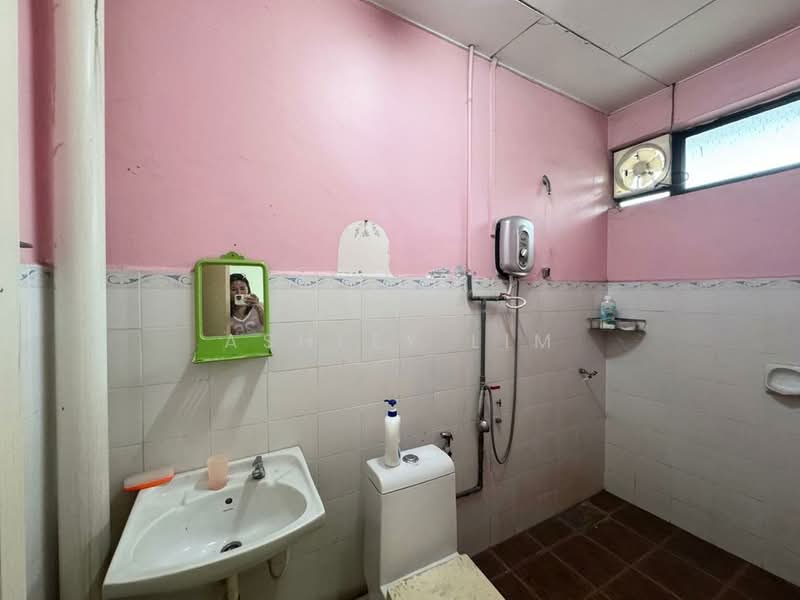 Rumah Teres 2 Tingkat untuk Dijual di Raja Uda (Butterworth) - Ashley Lim - Bathroom - PropertyGuru.com.my