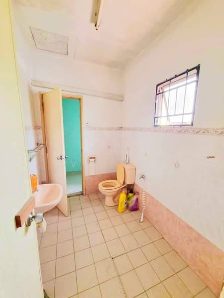 2-storey Terraced House for Sale in Taman Meranti Jaya (Puchong) - Evan Goh - Bathroom - PropertyGuru.com.my