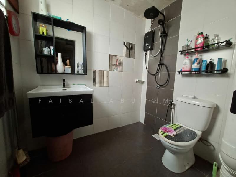 Pangsapuri untuk Dijual di De Kiara - Faisal Abu Omar - Bathroom - PropertyGuru.com.my