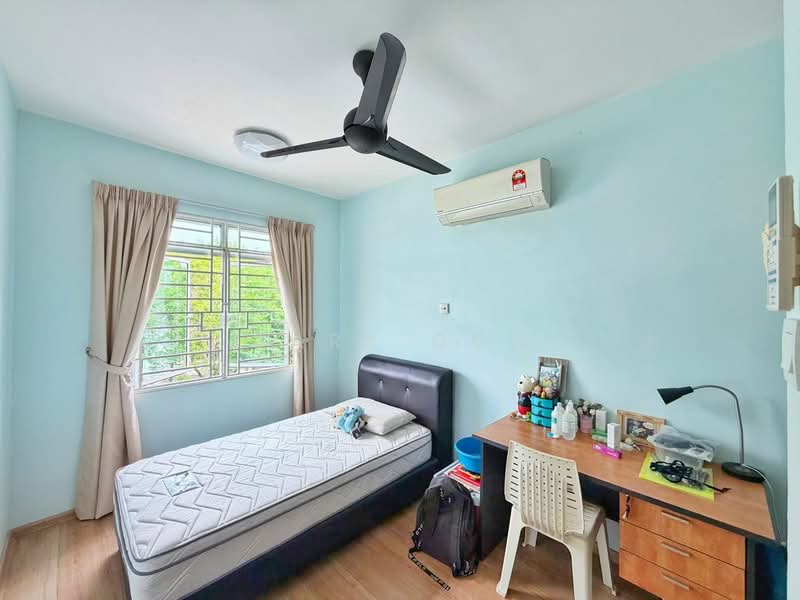 Townhouse for Sale in Bukit Dumbar (Jelutong) - Gary Goh - Bedroom - PropertyGuru.com.my