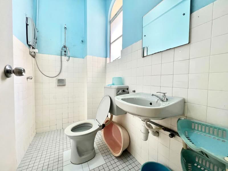Condominium for Sale at Waizuri 1 - Abid Sabarudin - Bathroom - PropertyGuru.com.my