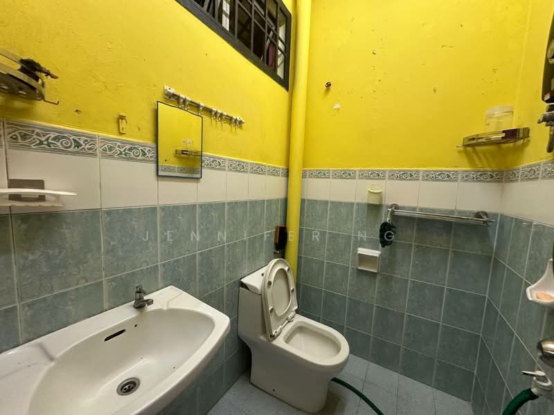 2-storey Terraced House for Sale in Taman Mutiara Rini (Skudai) - Jennifer Ng - Bathroom - PropertyGuru.com.my