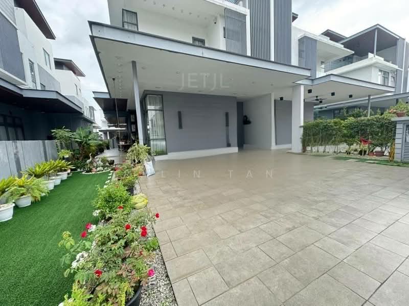 Semi-Detached House for Sale in Shah Alam (Selangor) - Rylin Tan - Exterior - PropertyGuru.com.my
