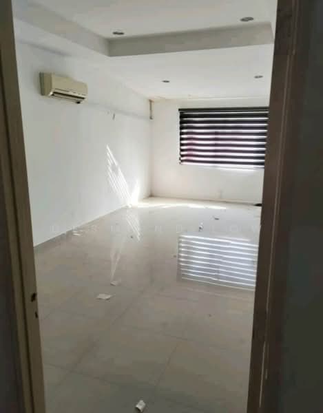 For Rent - 2 Storey Commercial Semi-detached House, Opposite Swimming Club