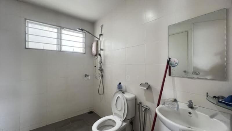 Semi-Detached House for Sale in Saujana Villa (Kajang) - Hui Qi - Bathroom - PropertyGuru.com.my