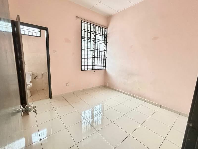 Rumah Teres 1.5 Tingkat untuk Dijual di Bandar Putra (Kulai) - Iden Tan - Interior - PropertyGuru.com.my