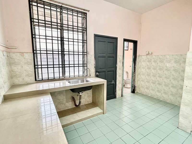 Rumah Teres 1.5 Tingkat untuk Dijual di Bandar Putra (Kulai) - Iden Tan - Kitchen - PropertyGuru.com.my