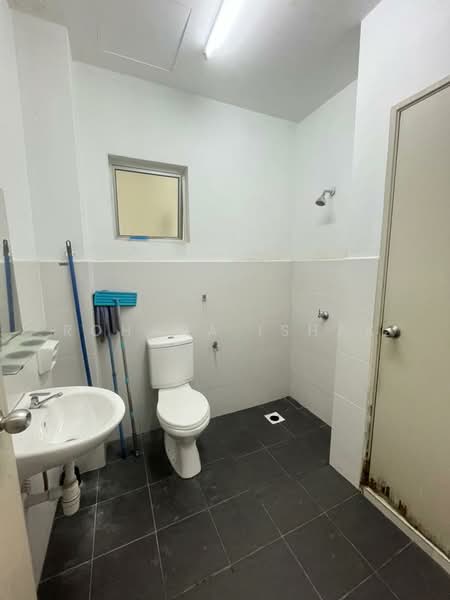 Rumah Teres 2 Tingkat untuk Disewa di Alam Suria (Puncak Alam) - Rohana Ishak - Bathroom - PropertyGuru.com.my