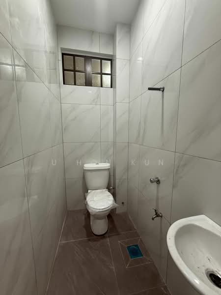 1.5-storey Terraced House for Sale in Taman Perling (Perling) - U Hon Kun - Bathroom - PropertyGuru.com.my