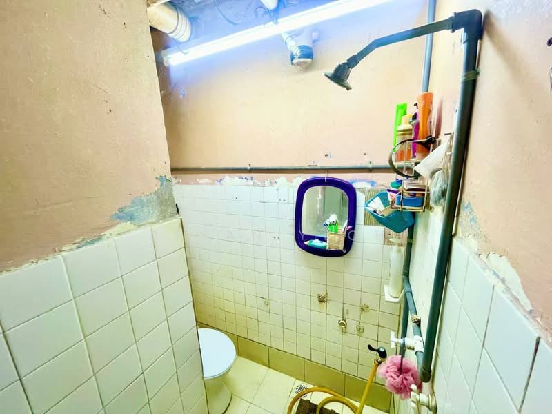 Apartment for Sale at Teratai Mewah Apartment Block 15,17,19,21 - Bryan Yeoh - Bathroom - PropertyGuru.com.my