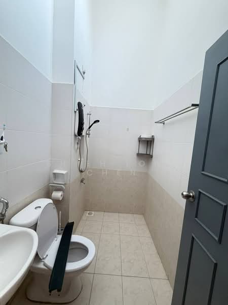 Rumah Kluster untuk Dijual di Taman Austin Heights (Tebrau) - Shieh Long Chen - Bathroom - PropertyGuru.com.my