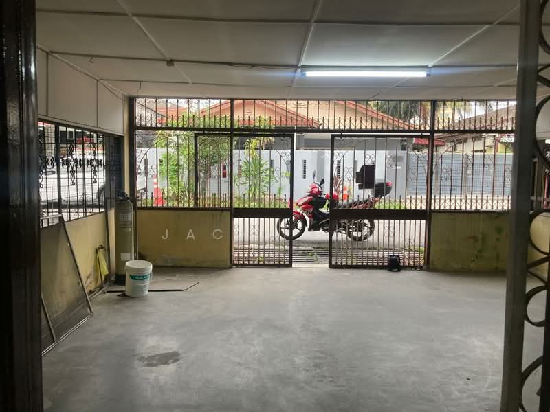 1-storey Terraced House for Rent in Kampung Baru Seri Kembangan (Seri Kembangan) - Jacky Loh - Entrance - PropertyGuru.com.my
