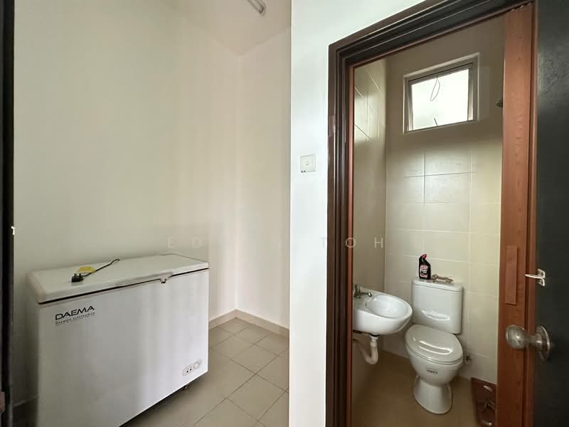 Rumah Berkembar untuk Dijual di Taman Ponderosa (Johor Bahru) - Edwin Toh - Bathroom - PropertyGuru.com.my