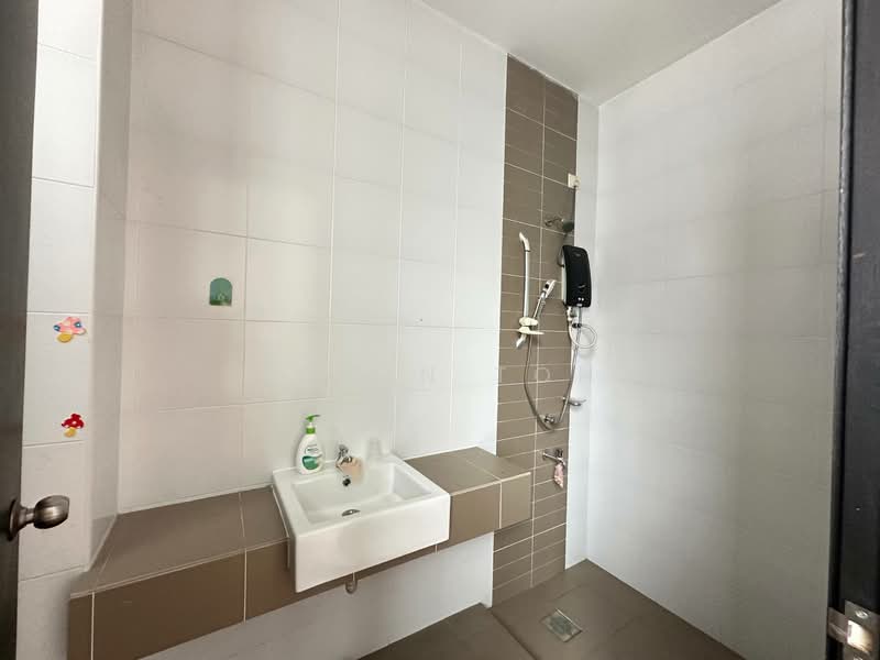 Rumah Berkembar untuk Dijual di Taman Ponderosa (Johor Bahru) - Edwin Toh - Bathroom - PropertyGuru.com.my