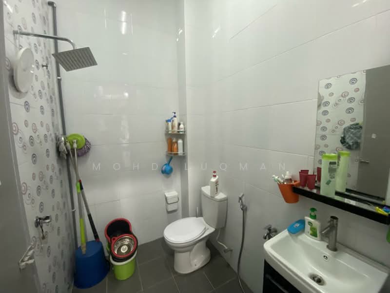 Semi-Detached House for Sale in Banting (Selangor) - Mohd Luqman - Bathroom - PropertyGuru.com.my