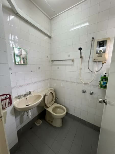 Rumah Teres 3 Tingkat untuk Dijual di Taman Suria (Johor Bahru) - William Tay - Bathroom - PropertyGuru.com.my