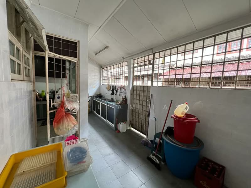 Rumah Teres 3 Tingkat untuk Dijual di Taman Suria (Johor Bahru) - William Tay - Kitchen - PropertyGuru.com.my