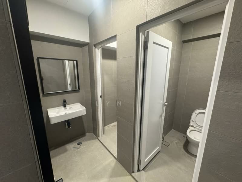 Shop / Office for Rent in Golden Triangle (KL City Centre) - Lyn . - Bathroom - PropertyGuru.com.my