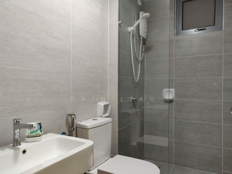 Servis Apartment untuk Disewa di Gravit8, Klang - Rain Liau - Bathroom - PropertyGuru.com.my
