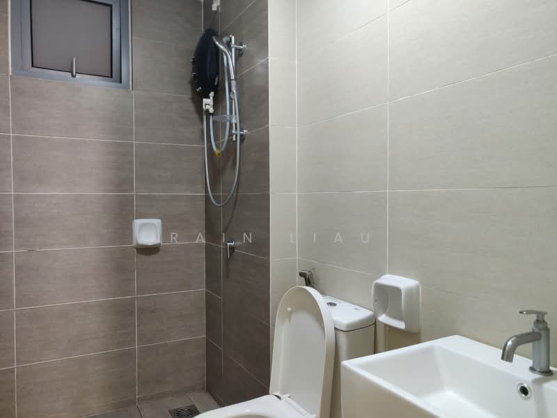 Servis Apartment untuk Disewa di Gravit8, Klang - Rain Liau - Bathroom - PropertyGuru.com.my