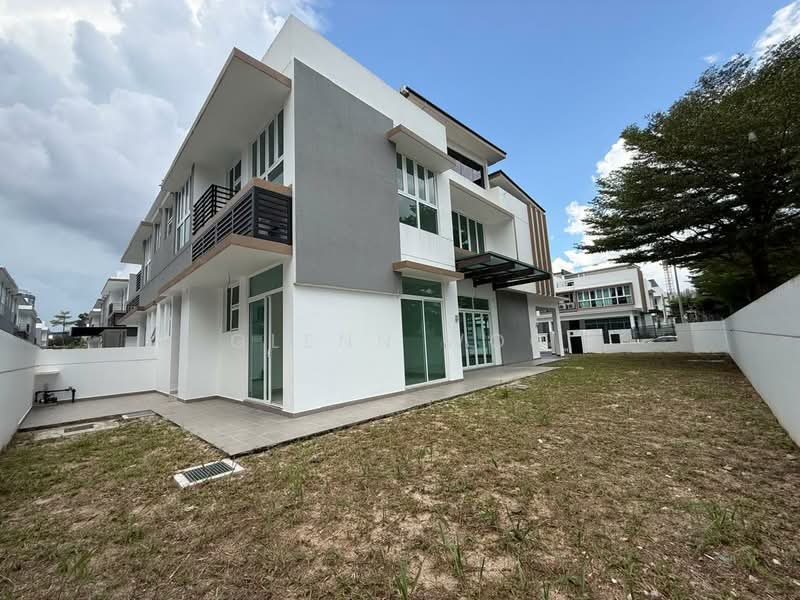 Semi-Detached House for Sale in Taman Molek (Johor Bahru) - Glenn Woo - PropertyGuru.com.my