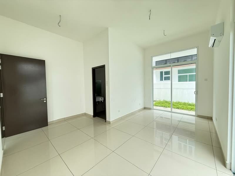 Semi-Detached House for Sale in Taman Molek (Johor Bahru) - Glenn Woo - PropertyGuru.com.my