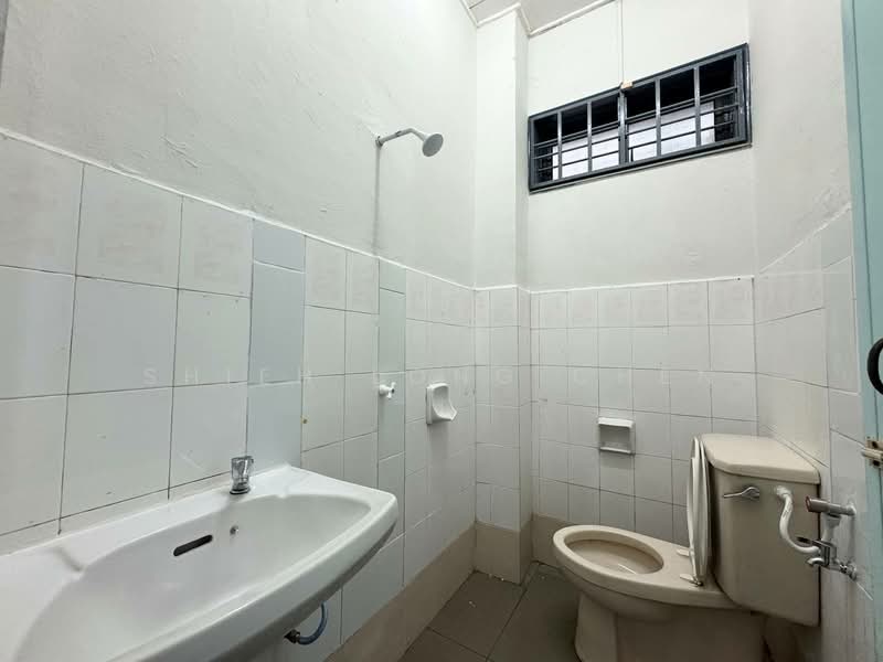 Rumah Teres 1 Tingkat untuk Dijual di Taman Puteri Wangsa (Ulu Tiram) - Shieh Long Chen - Bathroom - PropertyGuru.com.my