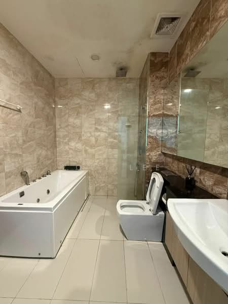 Servis Apartment untuk Disewa di Paragon Suites @ CIQ - Zoey Lee - Bathroom - PropertyGuru.com.my