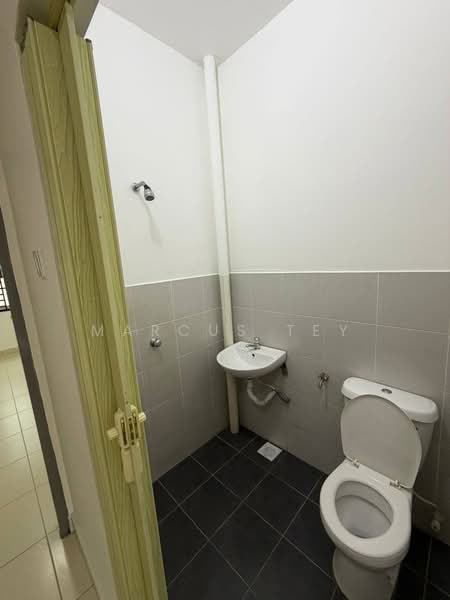 2-storey Terraced House for Sale in Taman Scientex Senai (Senai) - Marcus Tey - Bathroom - PropertyGuru.com.my