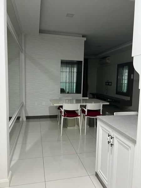 Servis Apartment untuk Dijual di Isola - Irene Lai - PropertyGuru.com.my