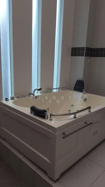 Rumah Berkembar untuk Dijual di Bandar Sungai Long (Selangor) - Shanny Tan - Bathroom - PropertyGuru.com.my