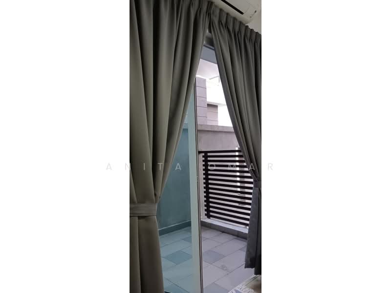 3-storey Terraced House for Sale in Tiara South (Semenyih) - Anita Omar - Balcony - PropertyGuru.com.my