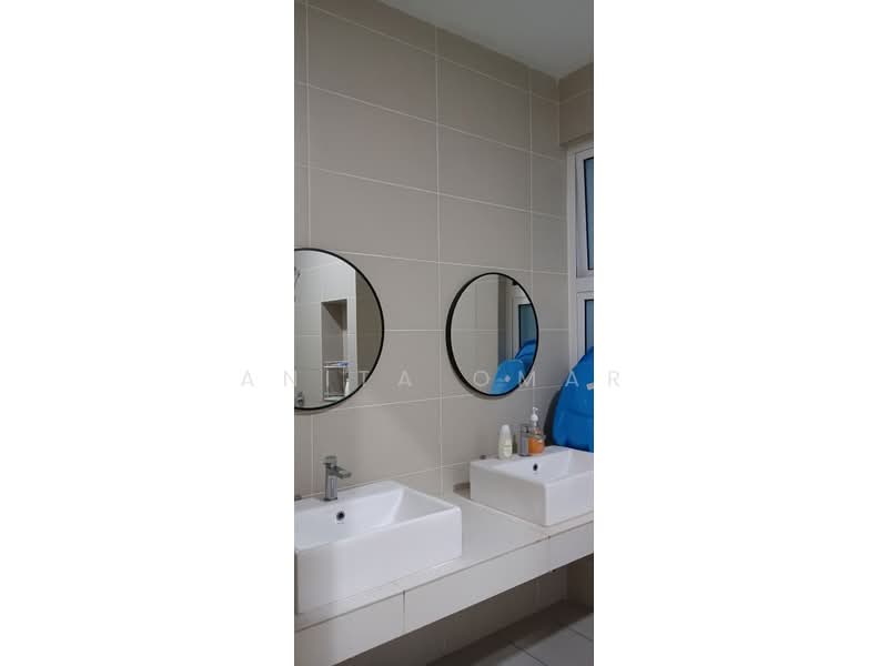 3-storey Terraced House for Sale in Tiara South (Semenyih) - Anita Omar - Bathroom - PropertyGuru.com.my