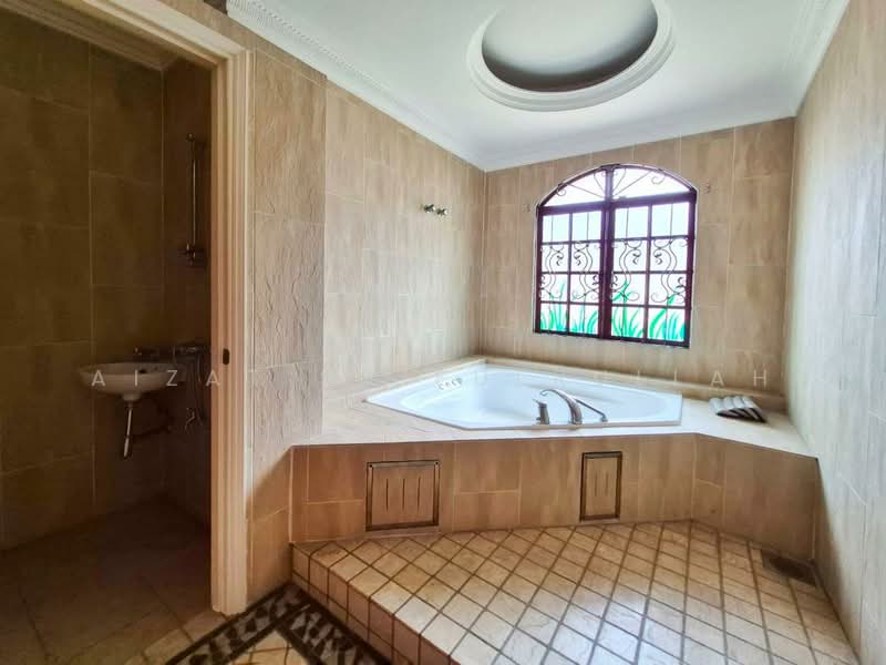 Rumah Banglo untuk Dijual di Seksyen 6 (Kota Damansara) - Aizat Saifulrullah - Bathroom - PropertyGuru.com.my