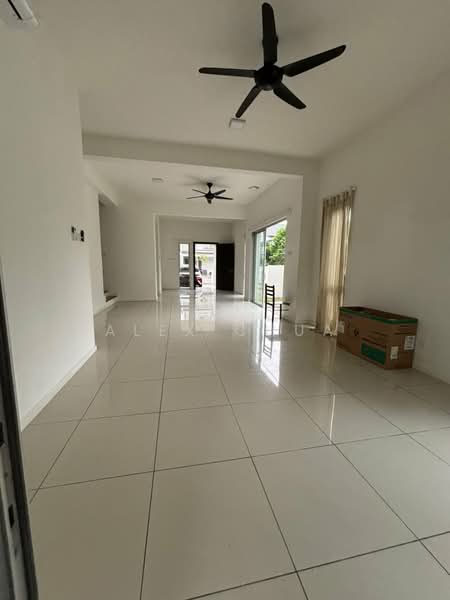 Rumah Teres 2 Tingkat untuk Disewa di Bandar Rimbayu (Telok Panglima Garang) - Alex Chua - Living Room - PropertyGuru.com.my