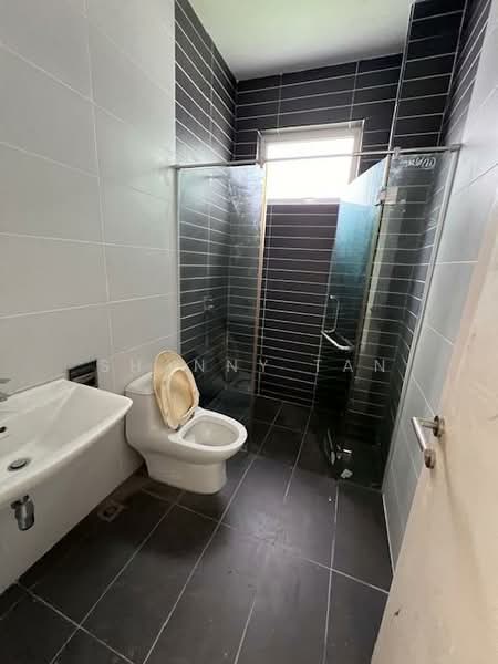 Rumah Berkembar untuk Dijual di Bandar Sungai Long (Selangor) - Shanny Tan - Bathroom - PropertyGuru.com.my