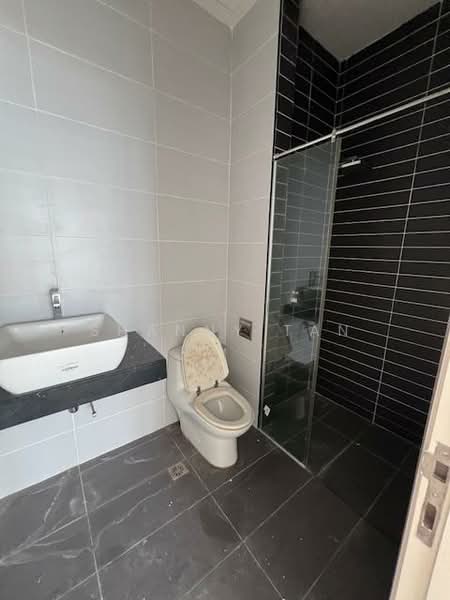 Rumah Berkembar untuk Dijual di Bandar Sungai Long (Selangor) - Shanny Tan - Bathroom - PropertyGuru.com.my