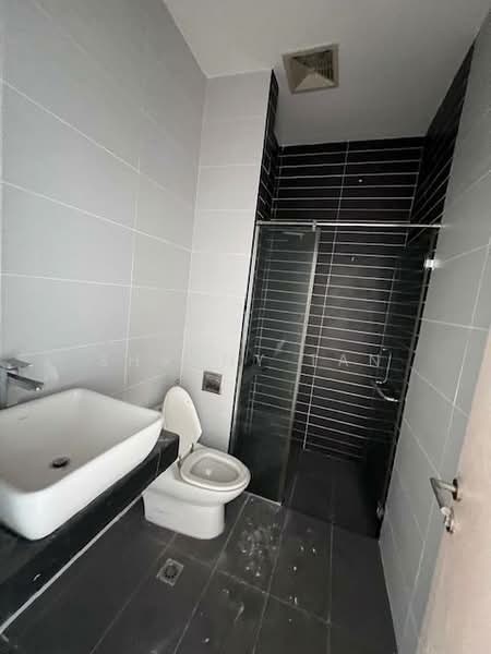Rumah Berkembar untuk Dijual di Bandar Sungai Long (Selangor) - Shanny Tan - Bathroom - PropertyGuru.com.my