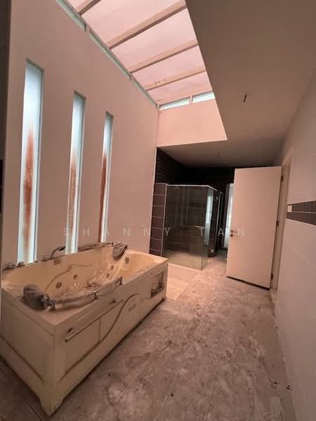 Rumah Berkembar untuk Dijual di Bandar Sungai Long (Selangor) - Shanny Tan - Bathroom - PropertyGuru.com.my