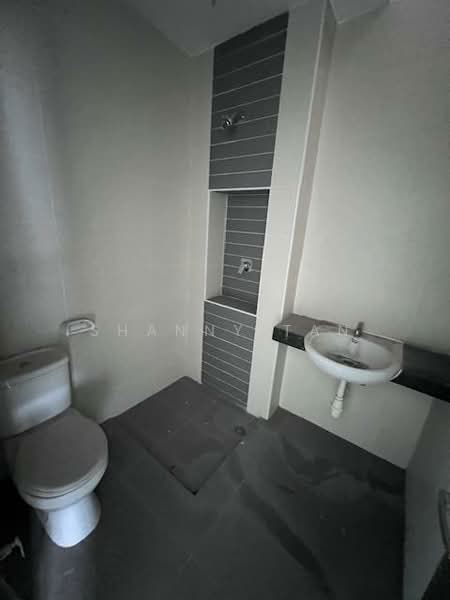 Rumah Teres 3 Tingkat untuk Dijual di Bandar Sungai Long (Selangor) - Shanny Tan - Bathroom - PropertyGuru.com.my