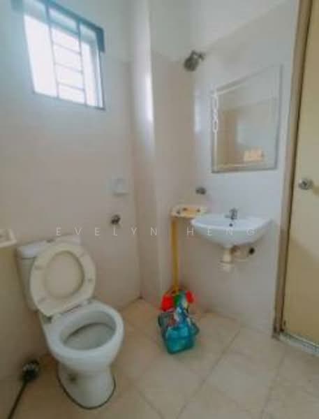 Rumah Teres 2 Tingkat untuk Disewa di Taman Ehsan Jaya (Ulu Tiram) - Evelyn Heng - Bathroom - PropertyGuru.com.my
