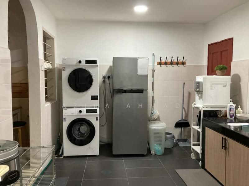 2-storey Terraced House for Sale in Bandar Saujana Putra (Tanjong Duabelas) - Azira Ahmad - Kitchen - PropertyGuru.com.my