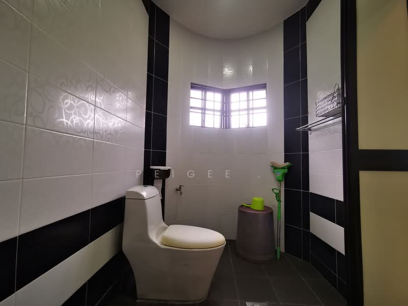 Rumah Teres 2 Tingkat untuk Dijual di Taman Sri Rampai (Wangsa Maju) - PeiGee . - Bathroom - PropertyGuru.com.my