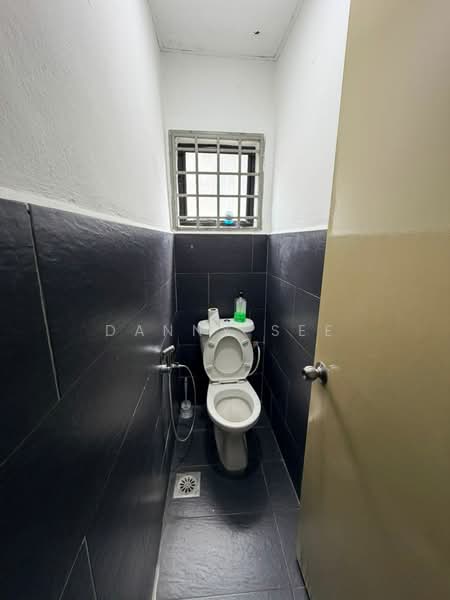 Shop / Office for Rent in Bandar Baru Uda (Tampoi) - Danny See - Bathroom - PropertyGuru.com.my