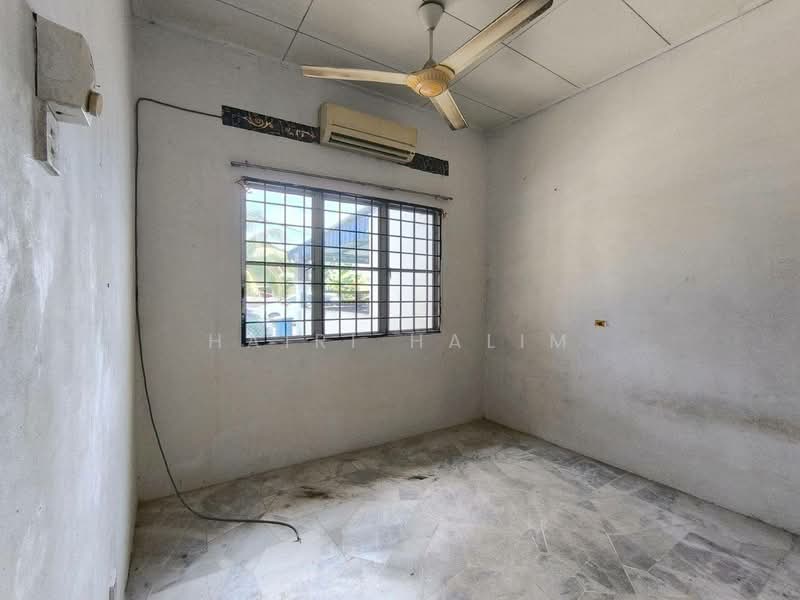1-storey Terraced House for Sale in Bandar Mahkota Banting (Tanjong Duabelas) - Hairi Halim - PropertyGuru.com.my